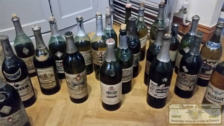 Antiche bottiglie di Assenzio