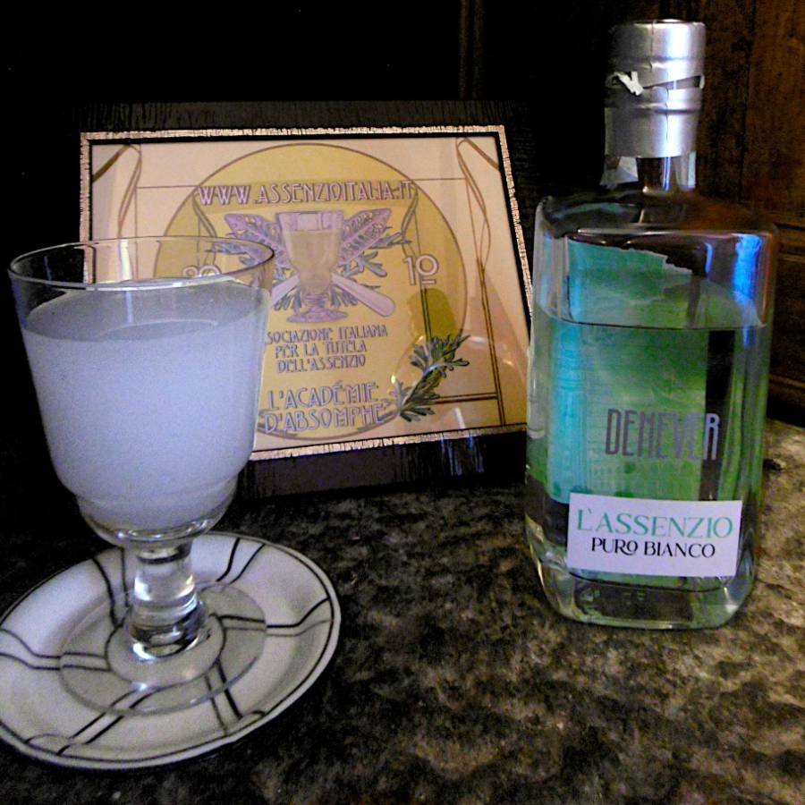 L'Assenzio Puro Bianco della distilleria Veneta Denever. Un absinthe italiano